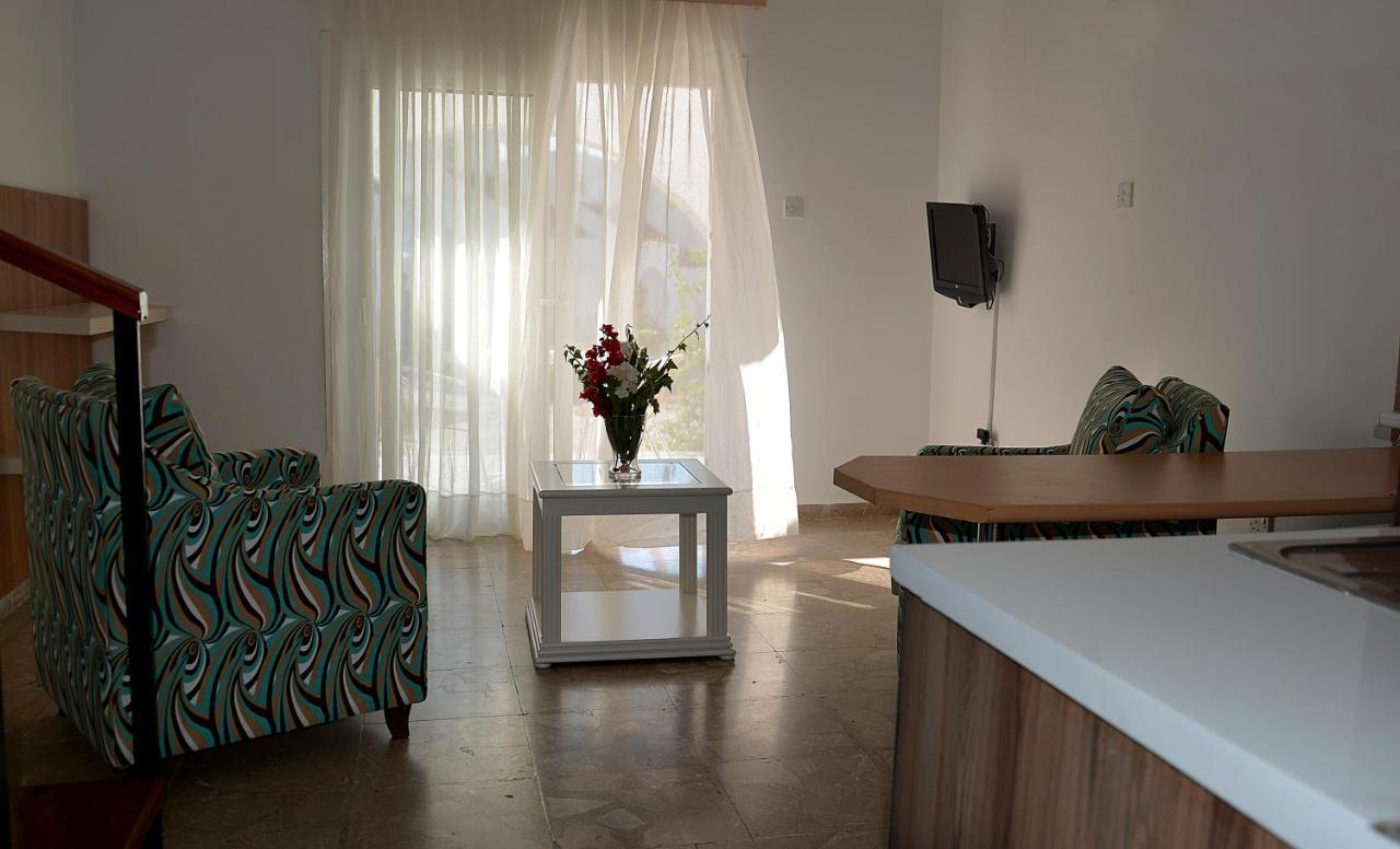 קיירניה Club Lapethos Bungalow מראה חיצוני תמונה